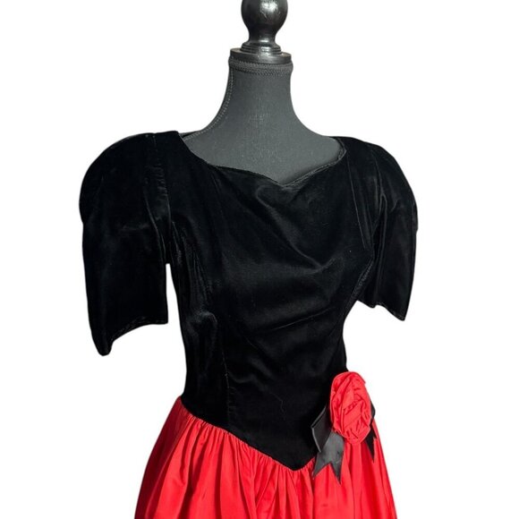Vintage Gunne Sax by Jessica McClintock Red and Black Velvet Taffeta Puff Sleeve - Picture 2 of 9